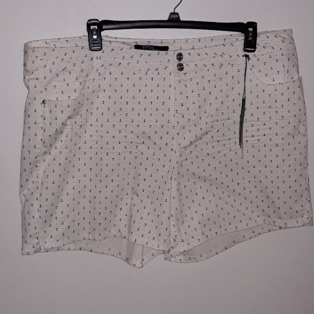Women White Shorts with Blue Anchor print size 24